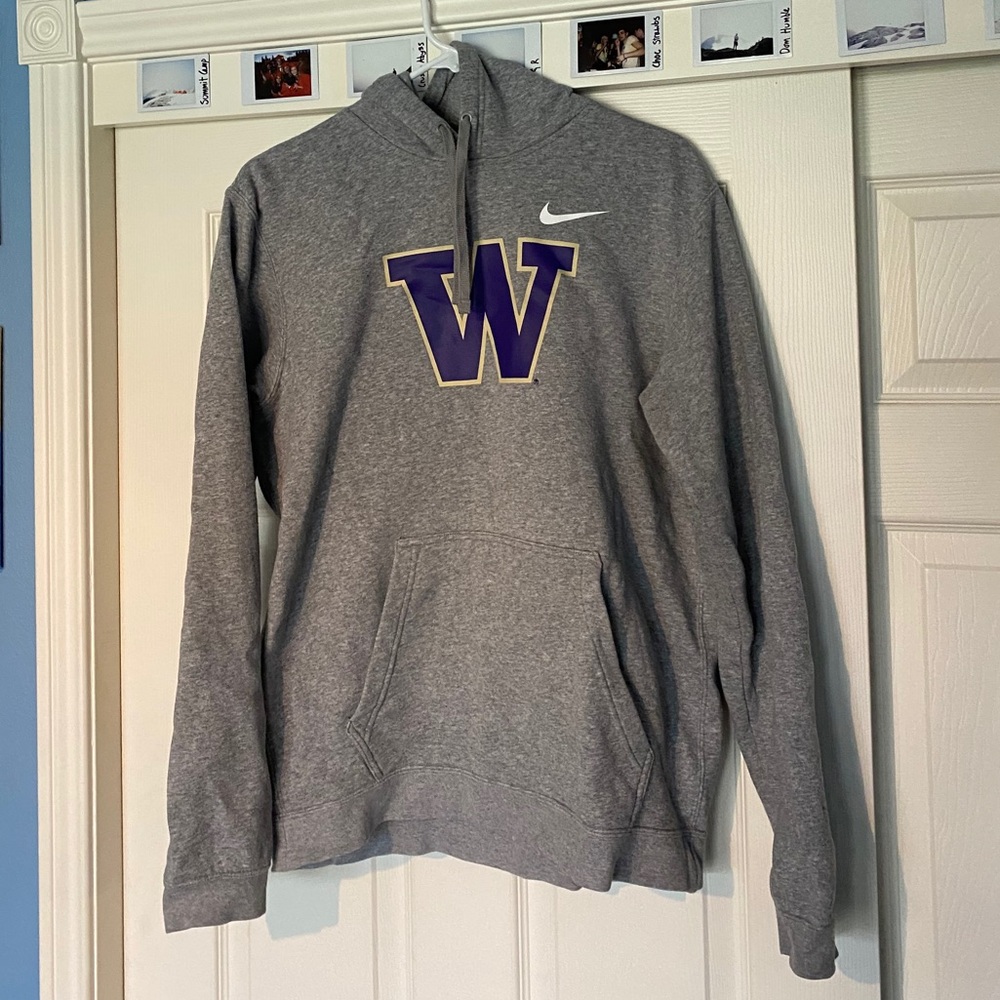 Nike University of Washington sweatshirt